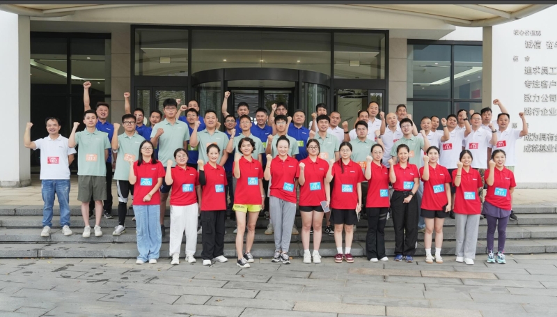 塔下再聚首 攀登勢(shì)正雄——巨龍電梯試驗(yàn)塔第六屆登高跑開賽