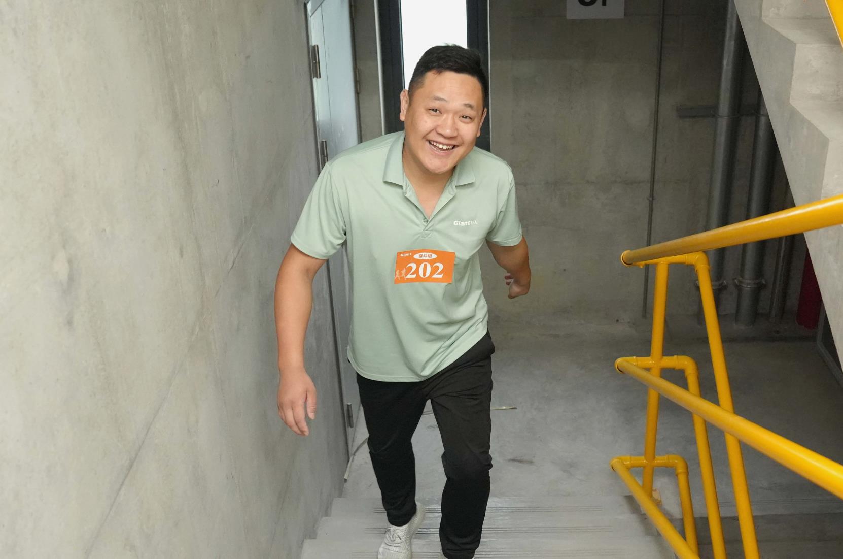 塔下再聚首 攀登勢正雄——巨龍電梯試驗塔第六屆登高跑開賽 塔下再聚首 攀登勢正雄——巨龍電梯試驗塔第六屆登高跑開賽