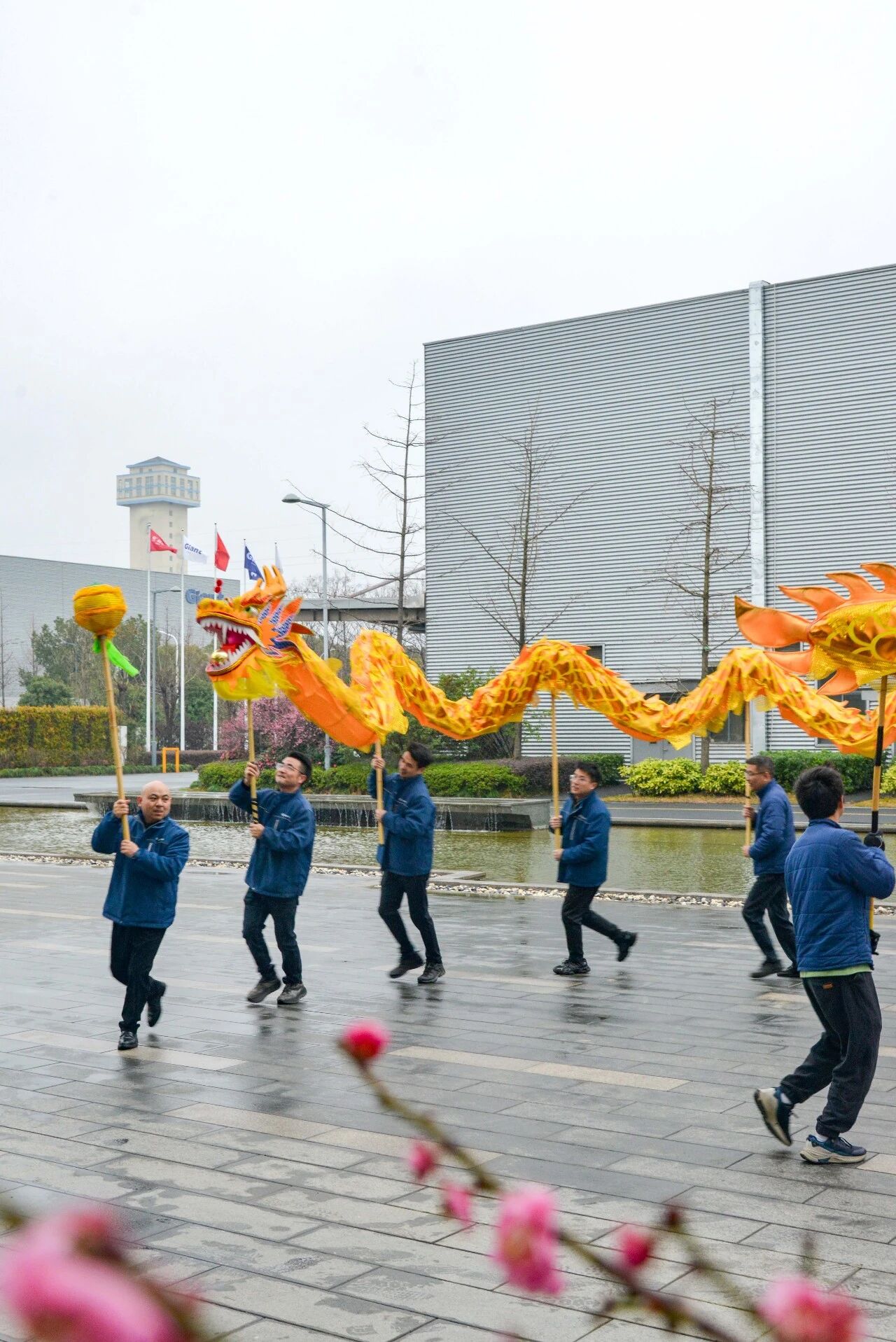 龍馬精神迎開工 巨人集團啟新程 龍馬精神迎開工 巨人集團啟新程