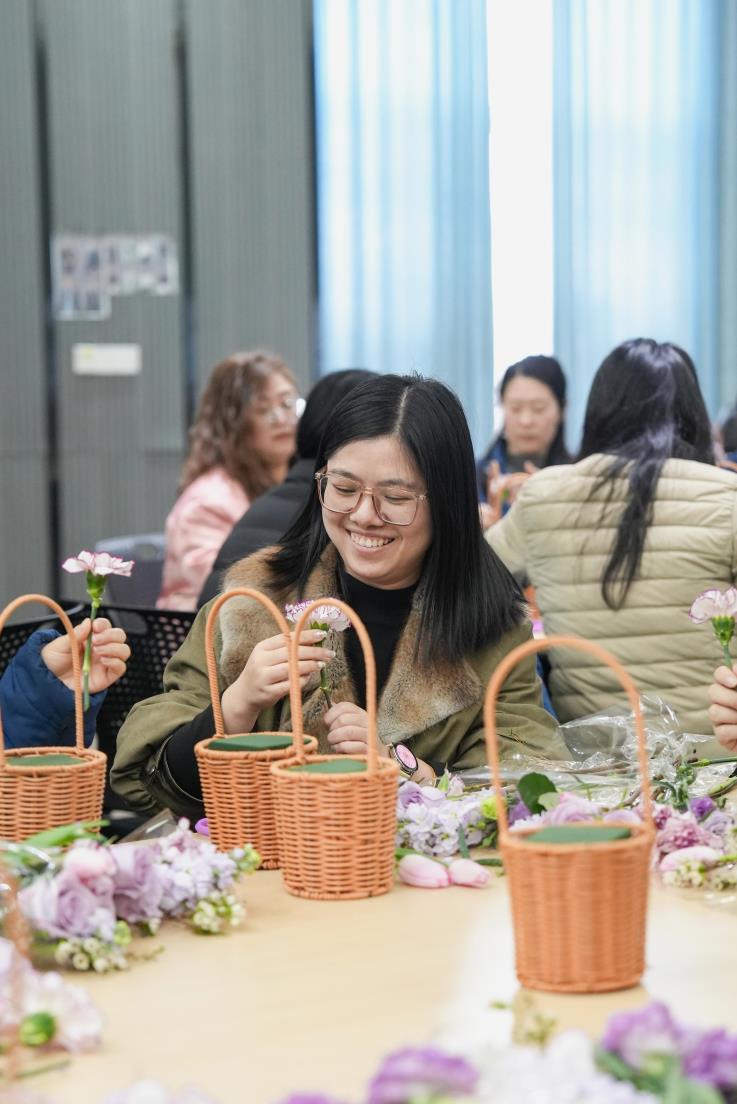 花香潤心田 巾幗綻芳華——巨人集團(tuán)婦女節(jié)活動