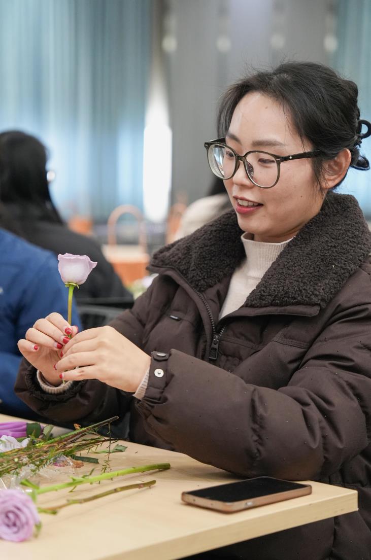 花香潤心田 巾幗綻芳華——巨人集團(tuán)婦女節(jié)活動