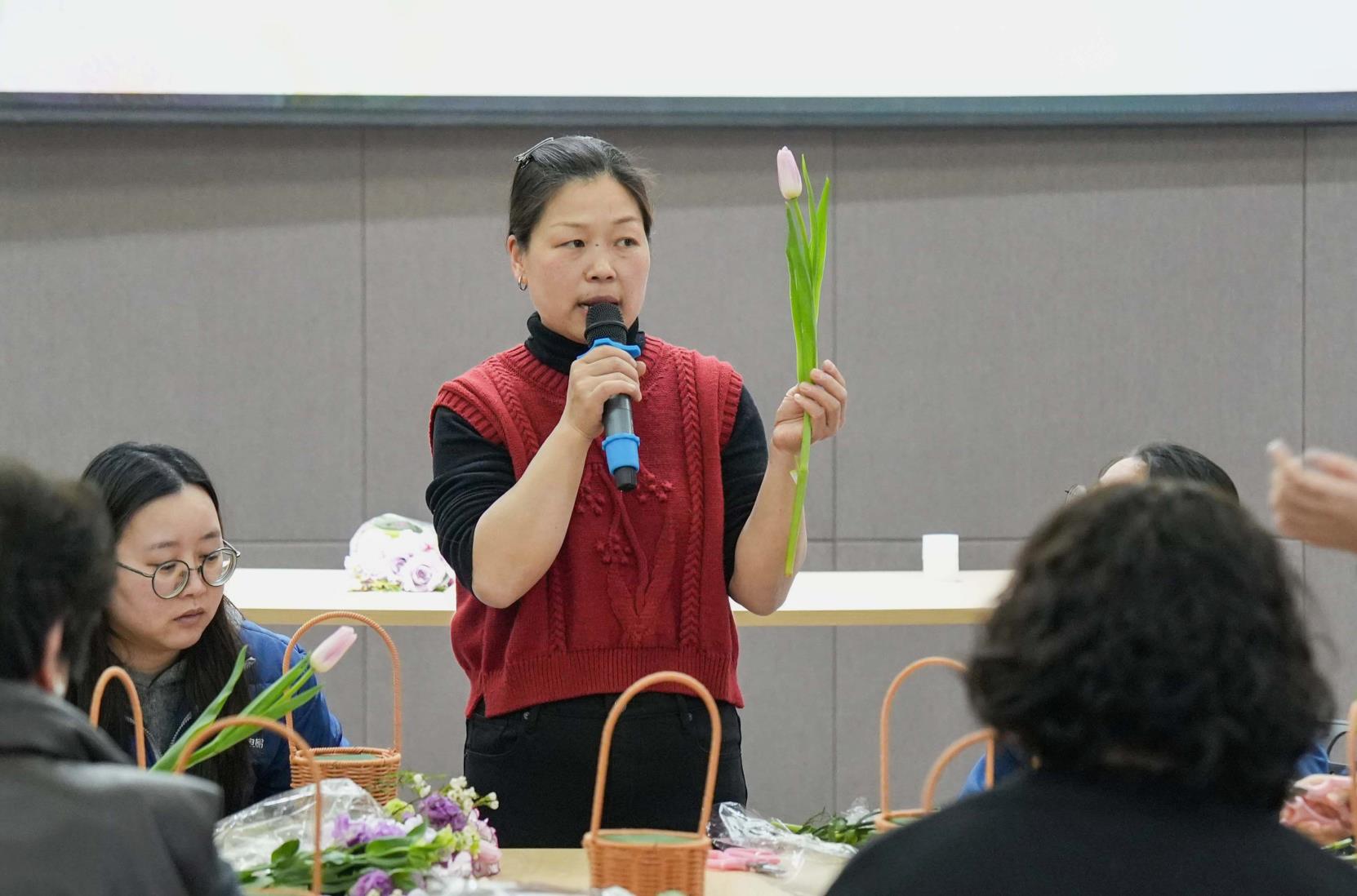 花香潤心田 巾幗綻芳華——巨人集團(tuán)婦女節(jié)活動