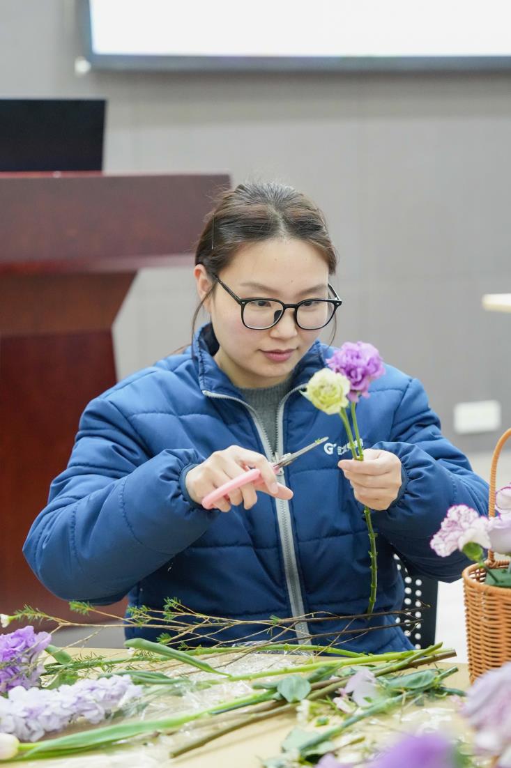 花香潤心田 巾幗綻芳華——巨人集團(tuán)婦女節(jié)活動